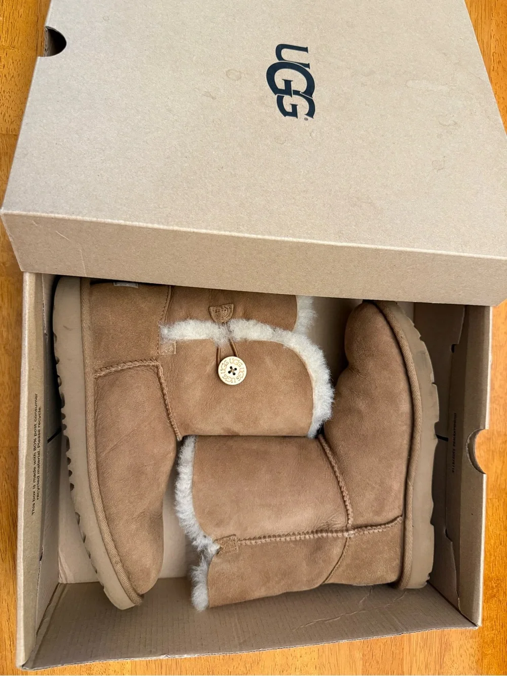 UGG Kids Chestnut Suede Button Boot with Shearling Trim Size 5 (or Women’s 6.5)